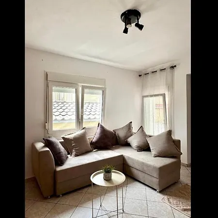 Lena 4 Apartment *