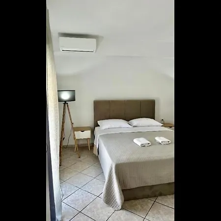 Apartment Lena 4 *